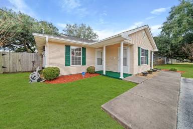 Main picture of 2214 N Grand Blvd