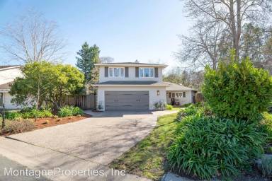 Main picture of 9 Middlebury Ln