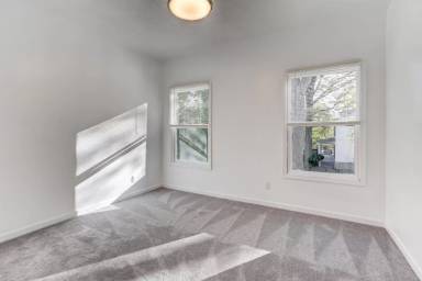 Main picture of 111 E Spring St