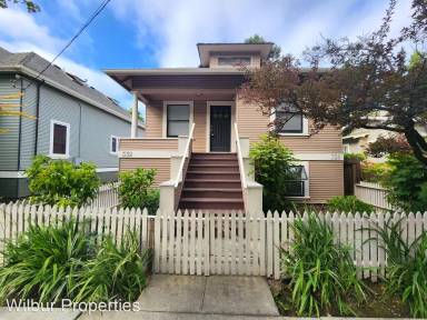 Main picture of 330 Kipling St