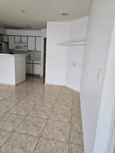 Main picture of 2250 N Hoagland Blvd