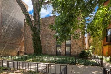 Main picture of 643 W Barry Ave