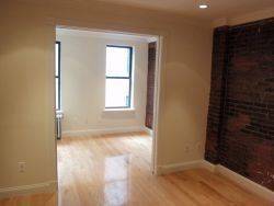 Main picture of 322 E 74th St