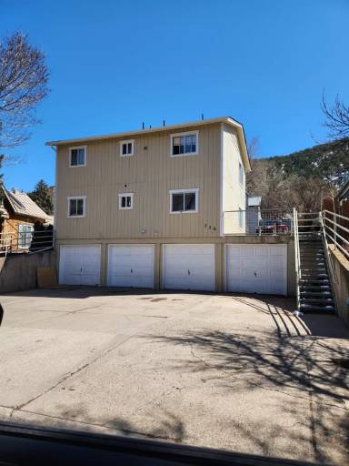 Main picture of 736 Bennett Ave