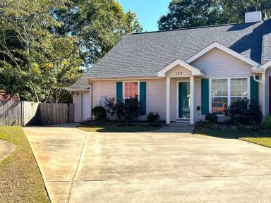 Main picture of 124 Pershing Place Ct