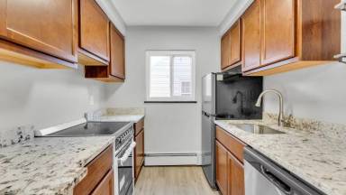 Main picture of 1352 Clarence Ave