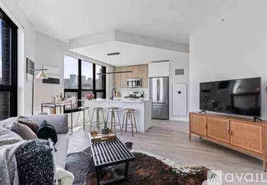 Main picture of 728 N Milwaukee Ave