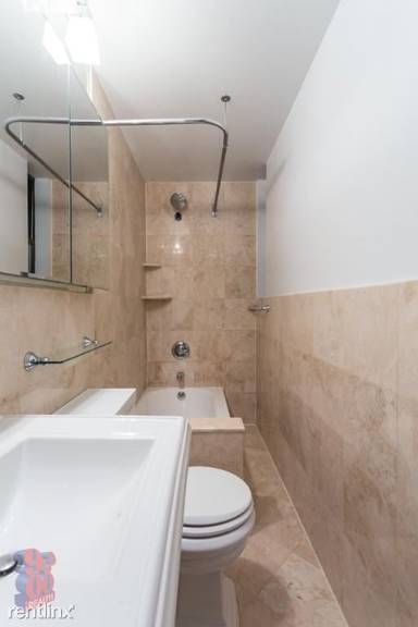 Main picture of 422 E 9th St