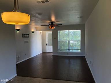Main picture of 2911 Valwood Pkwy