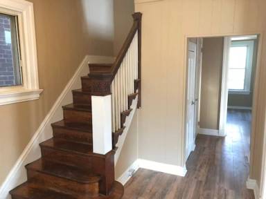 Main picture of 301 E 21st St