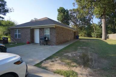 Main picture of 3115 Oak Grove St