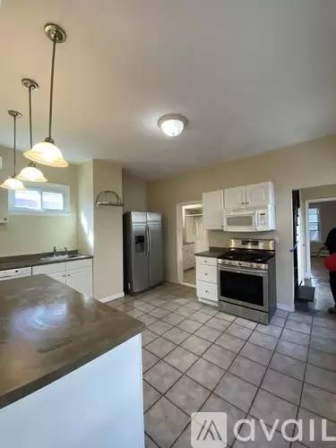 Main picture of 220 Broadway