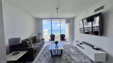 Main picture of La Perla Condo