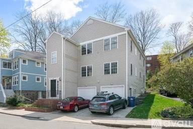 Main picture of 179 Calumet St