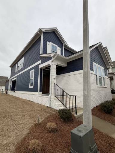 Main picture of 215 Honeysuckle Way