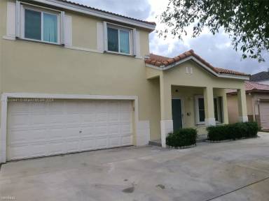 Main picture of 15766 SW 74th St