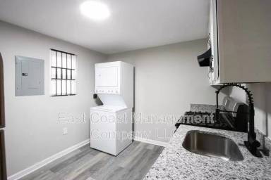 Main picture of 208 S Bruce St