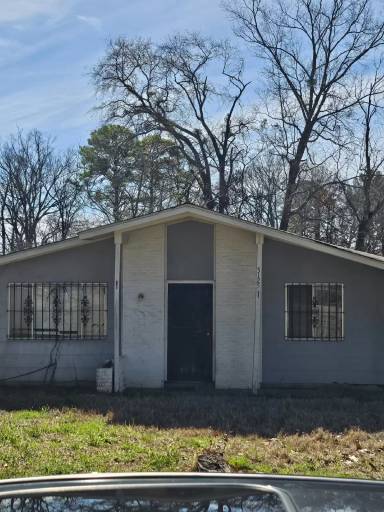 Main picture of 3125 Burch St
