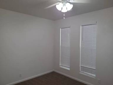 Main picture of 930 W 8th Pl