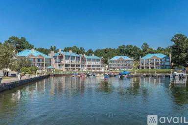 Main picture of 100 Harbor Pl