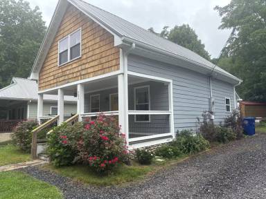 Main picture of 131 Vance Ave