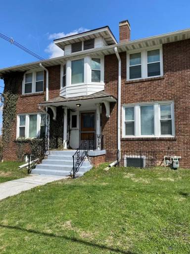 Main picture of 806 S Randolph St