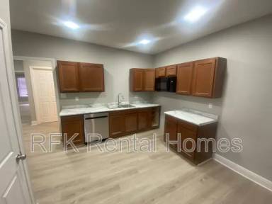 Main picture of 2226 Langley Ave