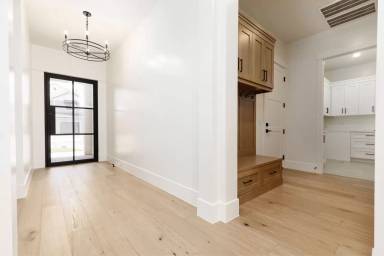 Main picture of 2947 E Alderann St