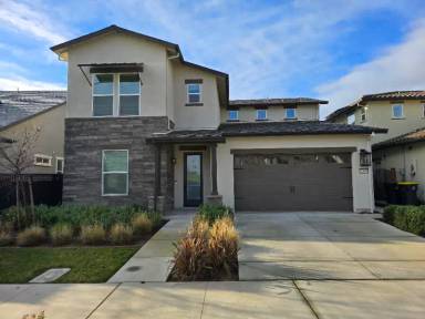 Main picture of 2404 Mozart Ave