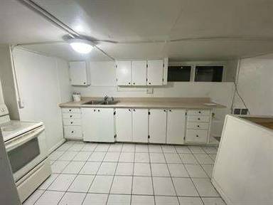 Main picture of 839 S Main St