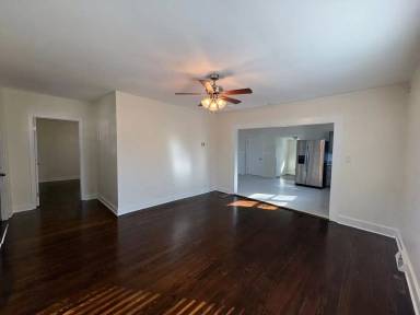 Main picture of 18 Baldwin St