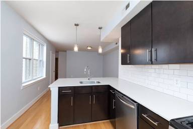 Main picture of 809 Otis Pl NW