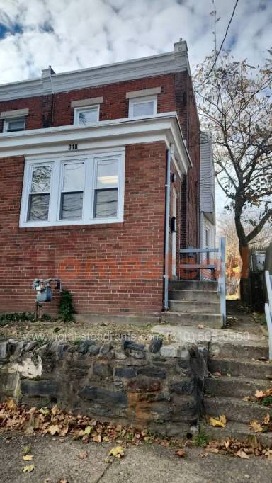 Main picture of 310 Moore St
