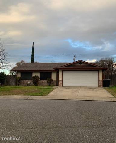 Main picture of 249 Blossom Dr