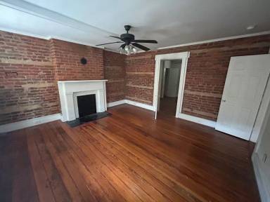 Main picture of 1016 W Clay St