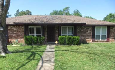 Main picture of 2207 Woodlawn St