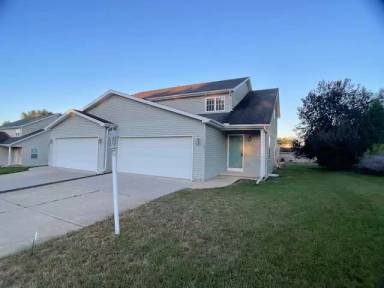 Main picture of 1611 W Geneva Rd