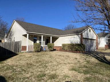 Main picture of 2618 Lost Springs St