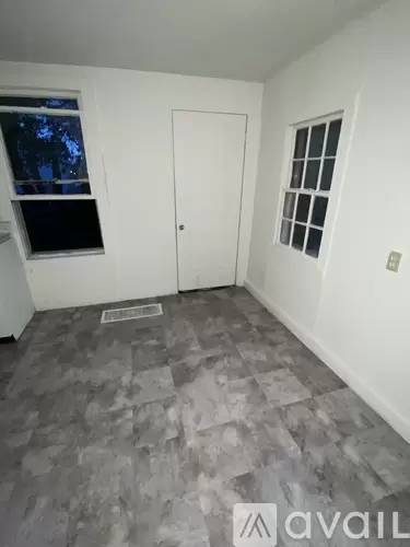 Main picture of 85 E 5th St