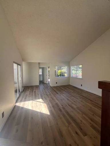 Main picture of 1728 Royal Ct
