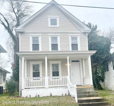 Main picture of 207 W Burgess St