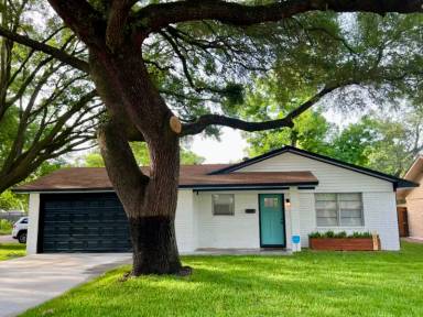 Main picture of 623 E Riverwood Dr