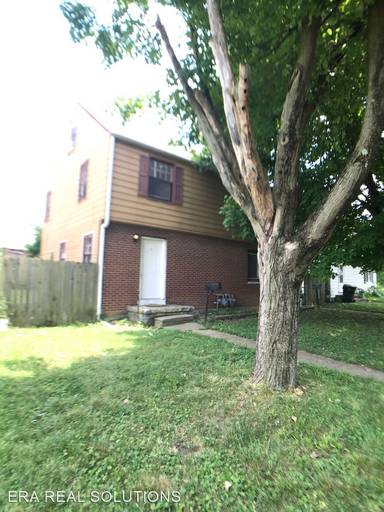 Main picture of 96 N Waverly St