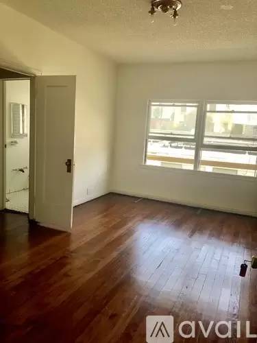 Main picture of 545 S Hobart Blvd