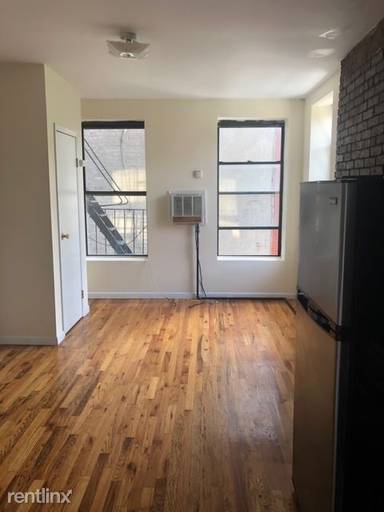 Main picture of 76 E 1st St