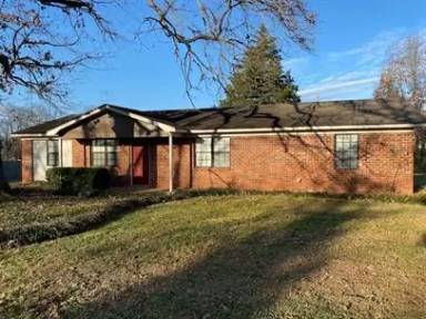 Main picture of 103 Oak St