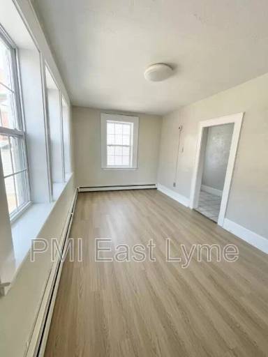 Main picture of 92 Truman St