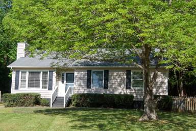 Main picture of 100 Burkwood Ln