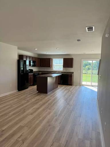 Main picture of 8 Castlebrook Dr