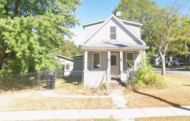 Main picture of 1121 14th Ave E